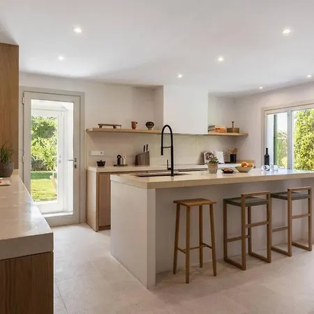 Villa La Telaranya - Luxury With Heated Pool Close To Port Pollenca *