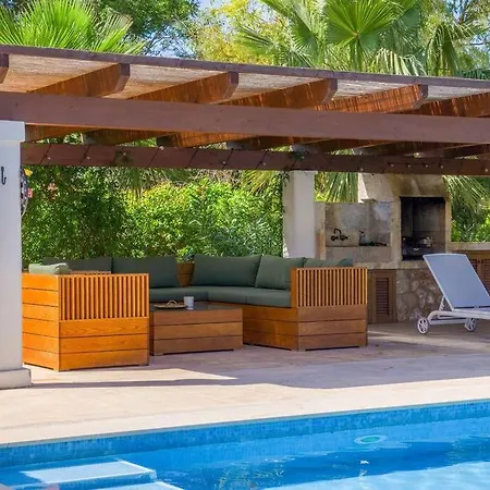 Villa La Telaranya - Luxury With Heated Pool Close To Port Pollenca Port de Pollenca
